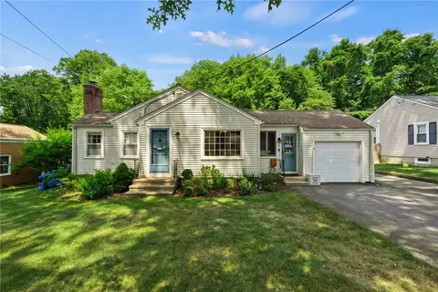 9 Milton Rd, Barrington, RI 02806