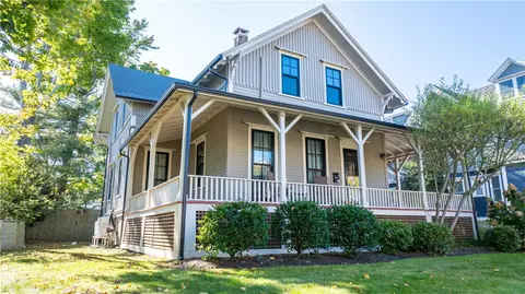 39 Powel Ave, Newport, RI 02840