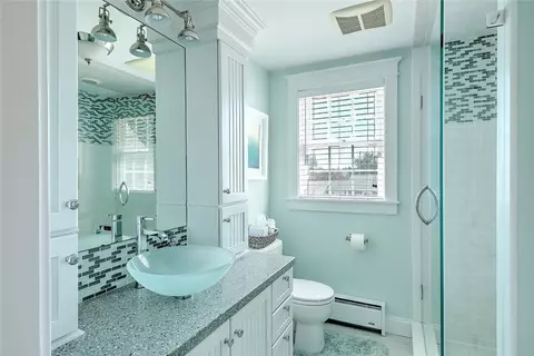 Bath - 18 Taddy Ave, Warren, RI 02885 photo 4 of 4
