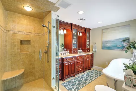 Bath - 18 Taddy Ave, Warren, RI 02885 photo 2 of 4