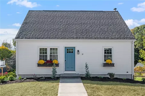 32 Aborn Ave, Cumberland, RI 02864