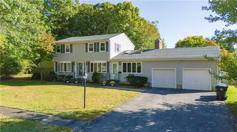 6 Alto St, Warwick, RI 02886