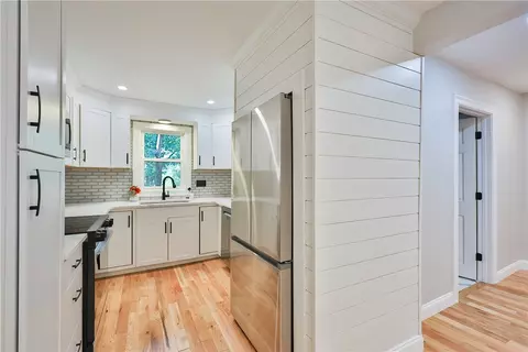 Entry Way - 92 First Rd, Glocester, RI 02814 photo 3 of 8