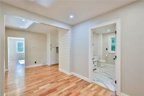 Entry Way - 92 First Rd, Glocester, RI 02814 photo 5 of 8