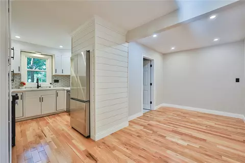 Entry Way - 92 First Rd, Glocester, RI 02814 photo 6 of 8