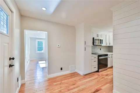 Entry Way - 92 First Rd, Glocester, RI 02814 photo 4 of 8