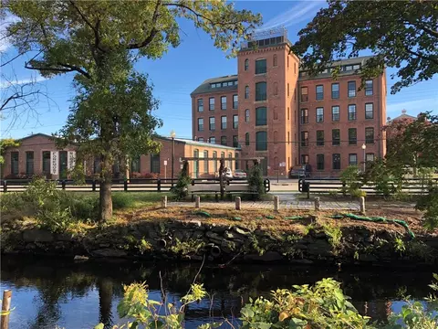 532 Kinsley Ave #102, Providence, RI 02909