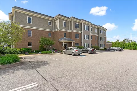600 N Broadway #3A, East Providence, RI 02914