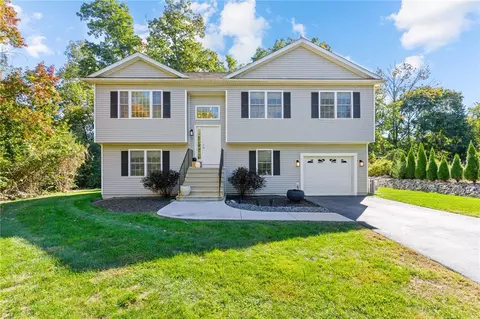 5 Oak Hill Dr, Johnston, RI 02919