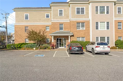 600 N Broadway #1C, East Providence, RI 02914