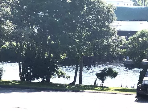 115 Main St, Westerly, RI 02891 photo 2