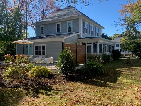 386 Pleasant St, East Providence, RI 02916