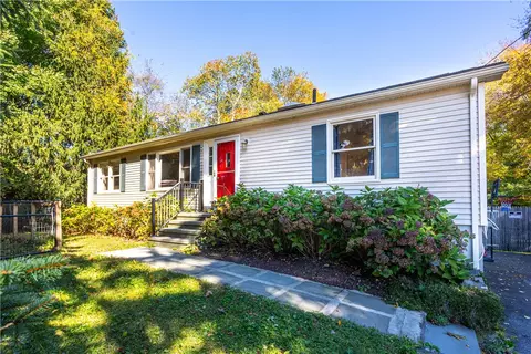 3 Knight St, Westerly, RI 02891