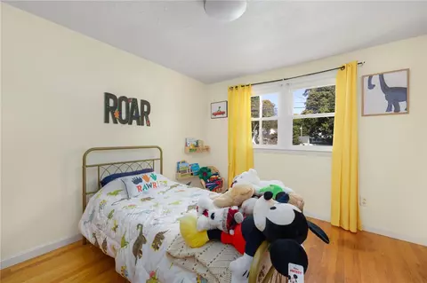 Bedroom - 70 Pender Ave, Warwick, RI 02889 photo 3 of 4