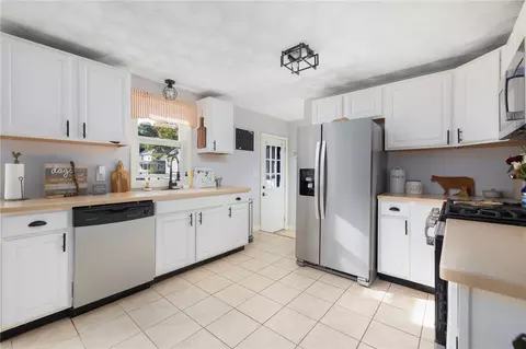 Kitchen - 70 Pender Ave, Warwick, RI 02889 photo 1 of 2