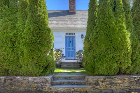 3 Webster Ct, Newport, RI 02840