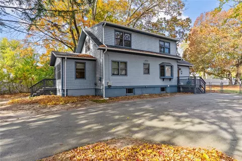 565 Sandy Ln, Warwick, RI 02889