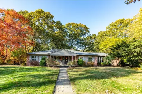 9 Tory Ln, East Greenwich, RI 02818