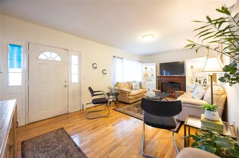 34 Mailloux St, Woonsocket, RI 02895 photo 5