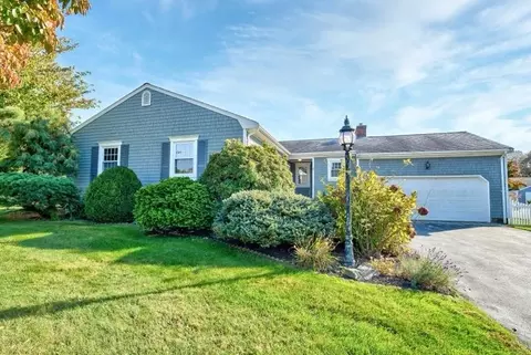6 Tobin Ln, Bristol, RI 02809