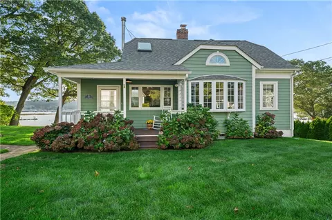 147 Grand View Dr, Warwick, RI 02886