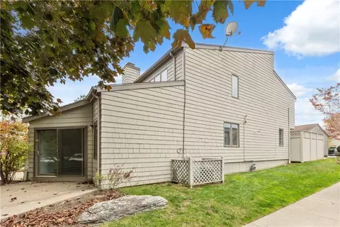 71 Sea Breeze Ln #71, Bristol, RI 02809