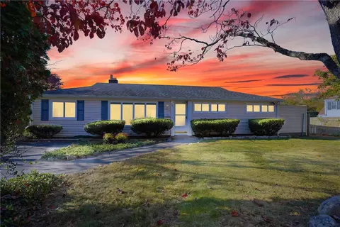 101 Ravena Ave, Riverside, RI 02915