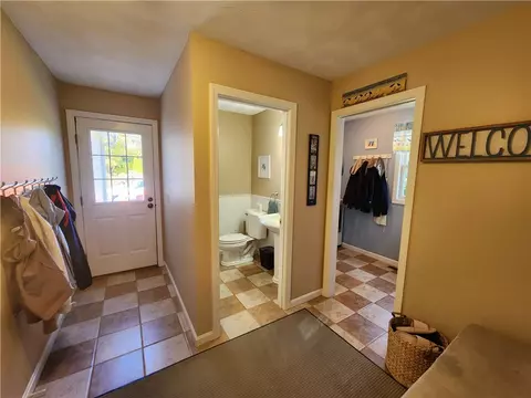 Entry Way - 2 Jay Ct, Cranston, RI 02921 photo 3 of 6