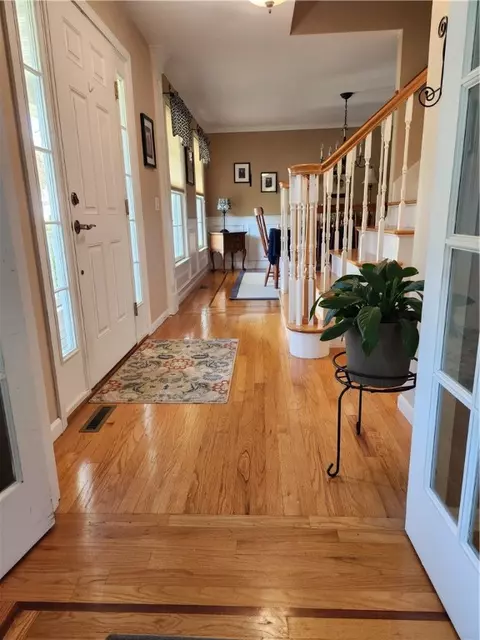 Entry Way - 2 Jay Ct, Cranston, RI 02921 photo 2 of 6