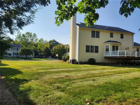 Exterior - 2 Jay Ct, Cranston, RI 02921 photo 6 of 13