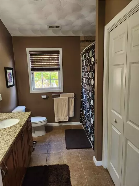 Bath - 2 Jay Ct, Cranston, RI 02921 photo 1 of 4