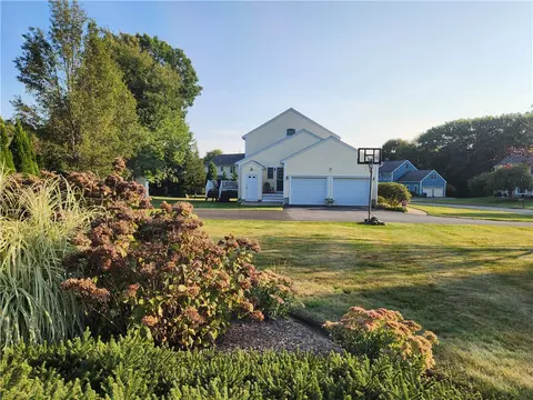 Exterior - 2 Jay Ct, Cranston, RI 02921 photo 4 of 13