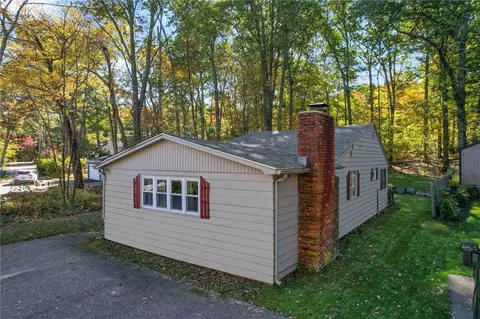 301 Richardson Rd, Coventry, RI 02816
