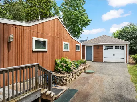14 Shore Dr, Warren, RI 02885 photo 11