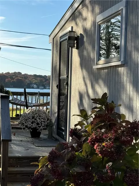 14 Shore Dr, Warren, RI 02885 photo 3