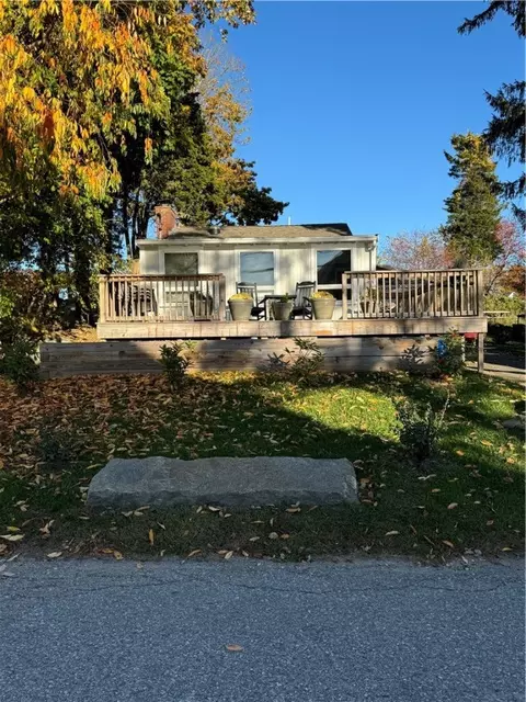 14 Shore Dr, Warren, RI 02885 photo 4