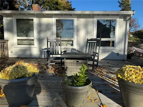 14 Shore Dr, Warren, RI 02885 photo 2