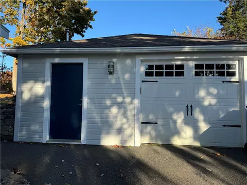 14 Shore Dr, Warren, RI 02885 photo 5