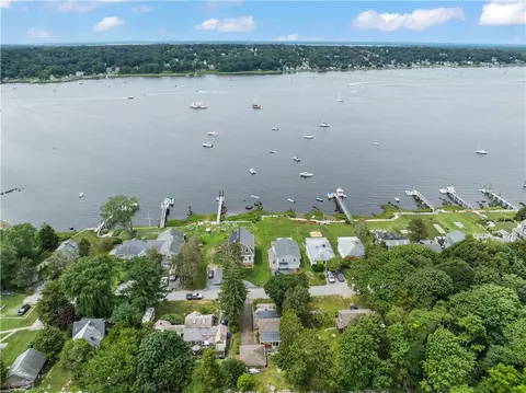 14 Shore Dr, Warren, RI 02885 photo 9