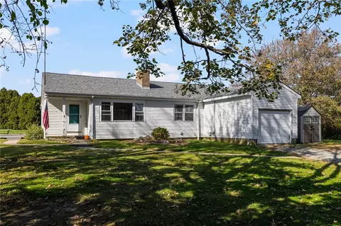 180 Mccorrie Ln, Portsmouth, RI 02871