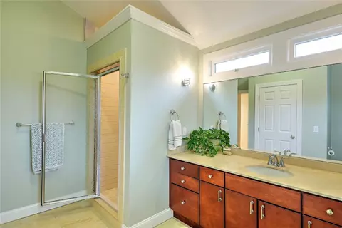 Bath - 63 Maple St, Warren, RI 02885 photo 2 of 3