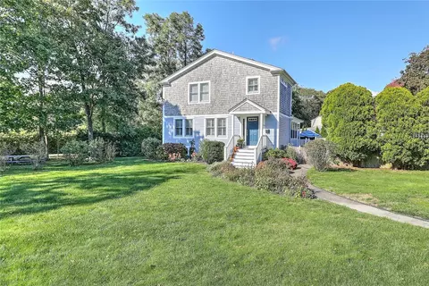 63 Maple St, Warren, RI 02885