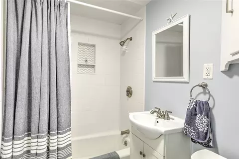 Bath - 63 Maple St, Warren, RI 02885 photo 1 of 3