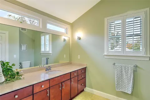 Bath - 63 Maple St, Warren, RI 02885 photo 3 of 3
