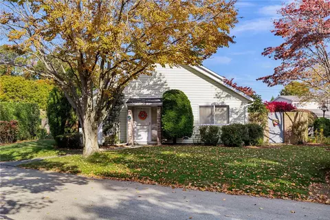 988 Brighton Way, Warwick, RI 02886