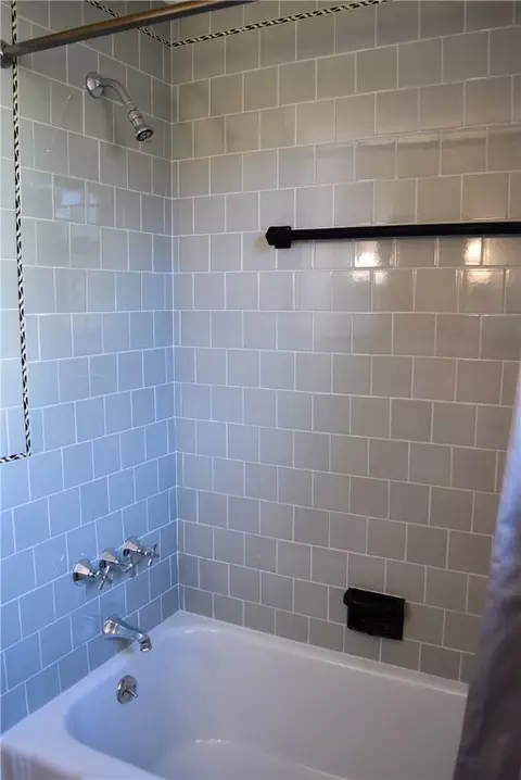 Bath - 90 Park View Ave, Warwick, RI 02888 photo 2 of 4