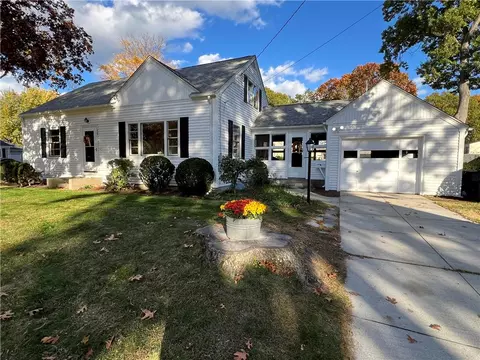 90 Park View Ave, Warwick, RI 02888