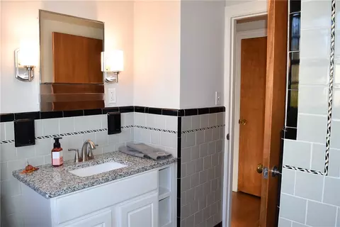 Bath - 90 Park View Ave, Warwick, RI 02888 photo 3 of 4