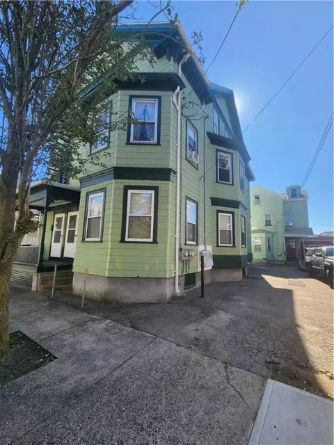 17 Amy St, Providence, RI 02903