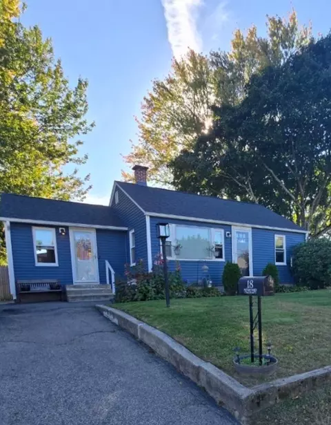 18 Parade Rd, Warwick, RI 02886